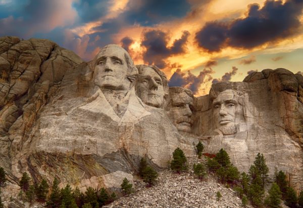 Le Mount Rushmore National Memorial. « gouvernement du peuple, par le peuple et pour le peuple »